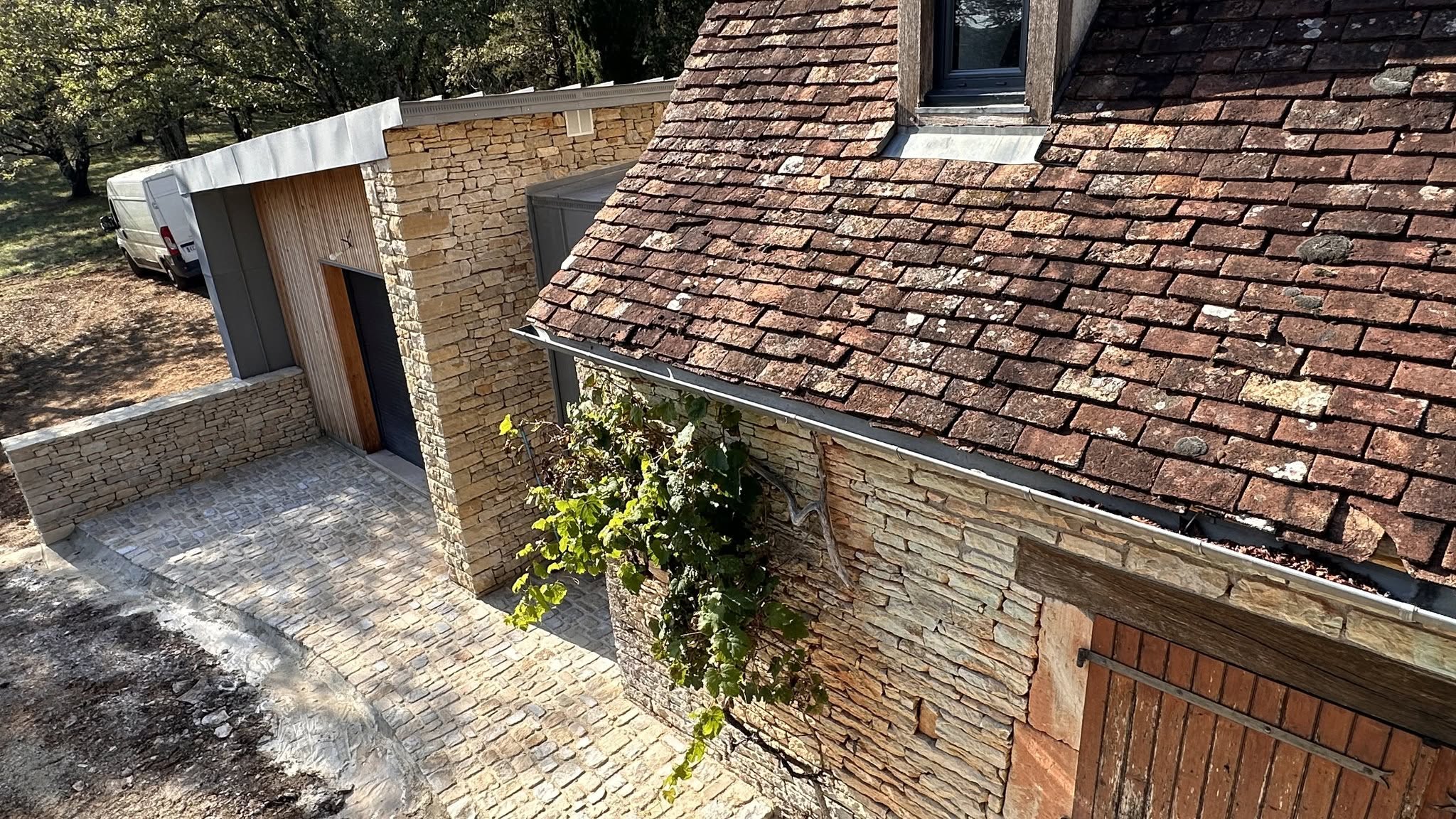 Maison ancienne et extension en pierre
